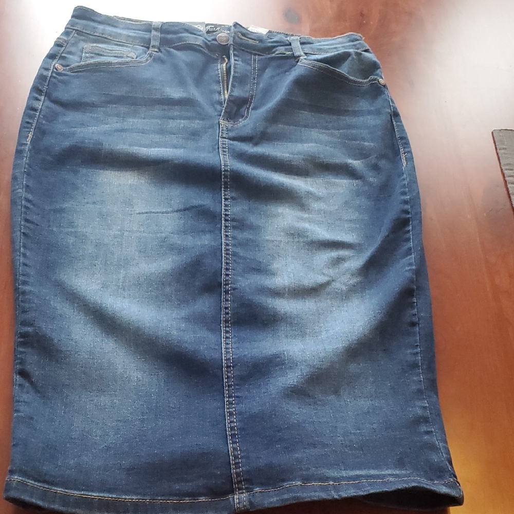 Denim Pencil Skirt Size MEDIUM
